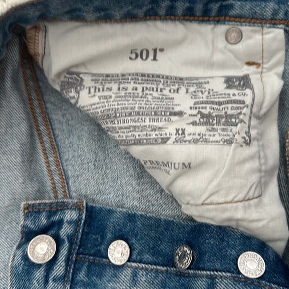 NWOT Levi’s 501 Bermuda shorts Sz 27 - Picture 2 of 4